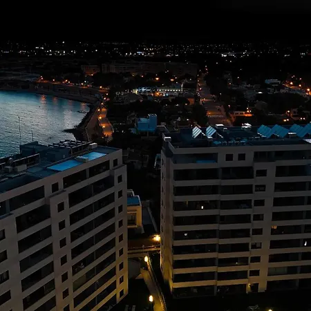 Sea Front Apartment *