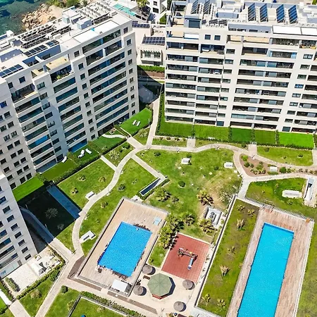 Sea Front Apartment *