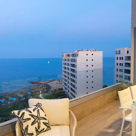 Sea Front Apartment *