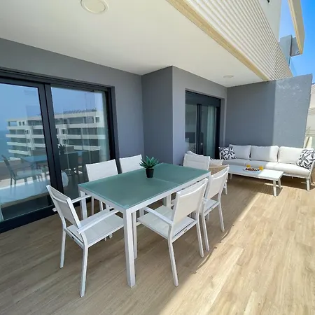 Sea Front Apartment *