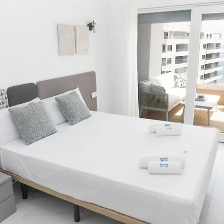 Sea Front Apartment *